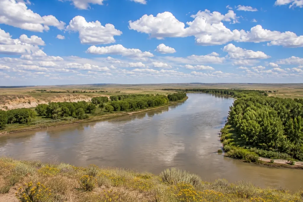 Yellowstone River near Miles City Montana with cottonwood-lined banks and eastern Montana prairie landscape