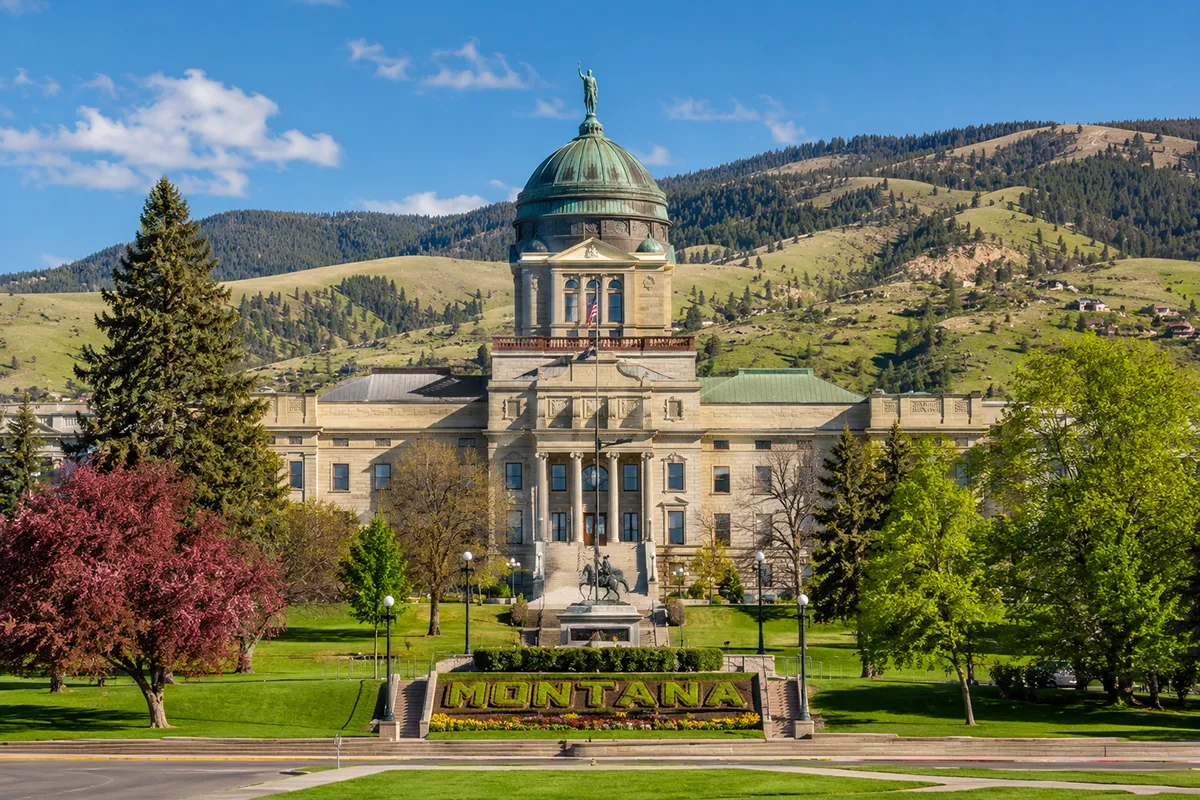Read more about the article Montana State Capitol Building: A First-Hand Guide to Helena’s Stunning Copper Dome and Hidden Treasures