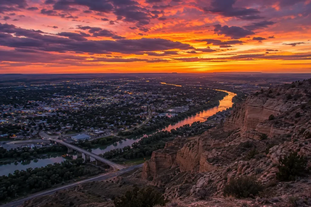 Alt text: "Sunset view of Billings Montana from the Rimrocks with the Yellowstone River valley spreading below