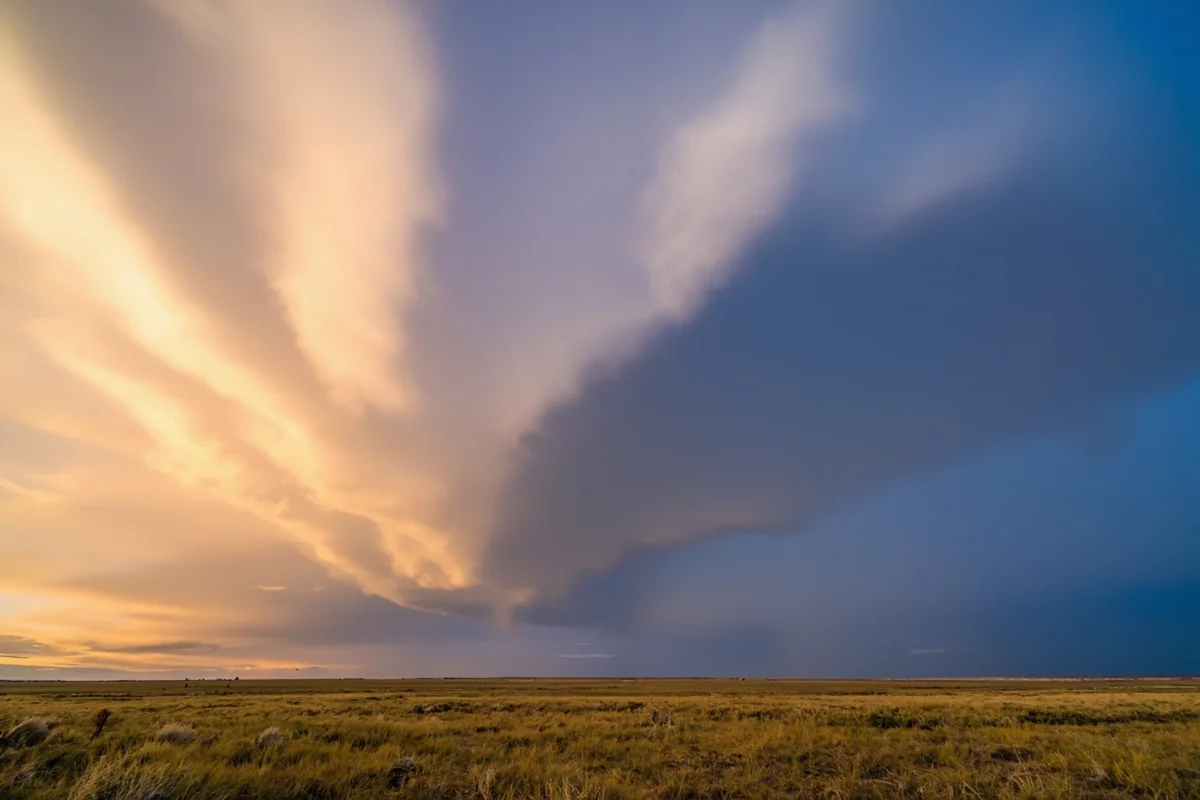 A Chinook arch cloud formation over Montana plains with dramatic temperature contrast visible