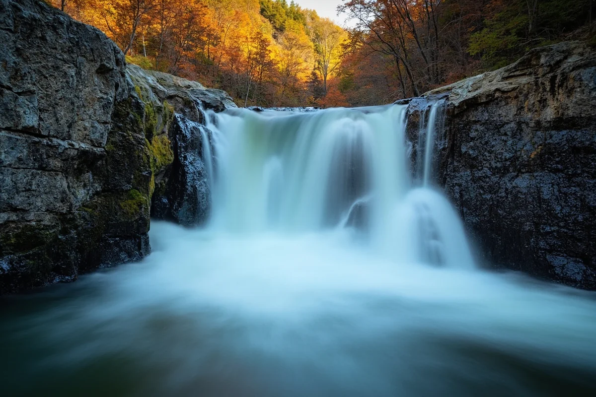Close-up of Mill Falls main cascade with rocky surroundings