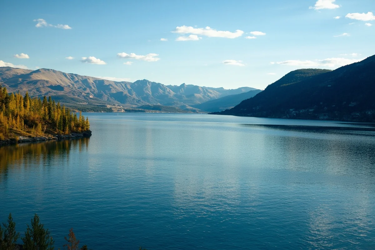 Current view of Hungry Horse Reservoir with mountains in background