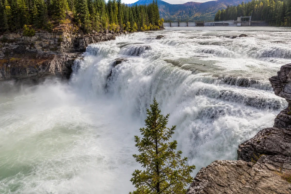 Read more about the article Kootenai Falls Montana: Complete Visitor Guide 2024