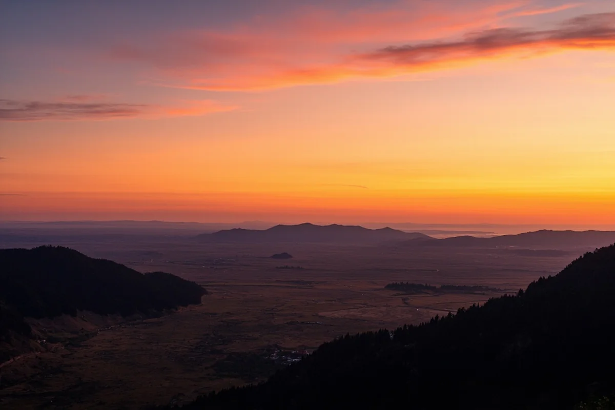 Sunset over Montana landscape with clear skies showing the excellent visibility possible in low-humidity conditions